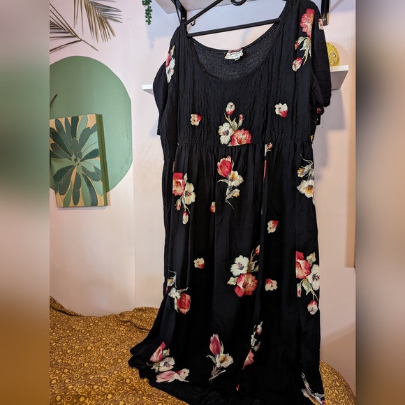 Plus size floral dress - Picture 2 of 4